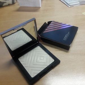 Makeup Geek Duochrome Highlighter in Lit